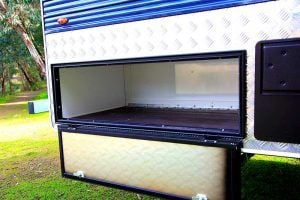 leader caravans