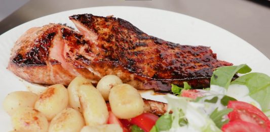 Delicious honey-soy salmon with baby potatoes!