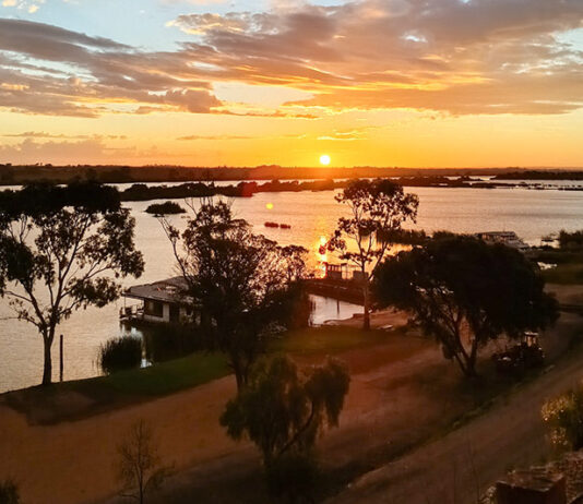 Travel Guide: Waterfront Holiday Park waterfront holiday park